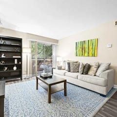 1BR / 1B walking distance to Shands/UF/VA, Pool!