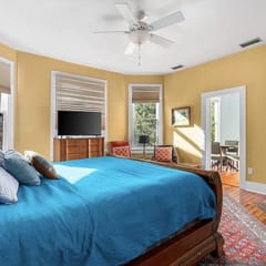 Beautiful, Historic 1 BR Apartment- Walk Downtown -The Turret