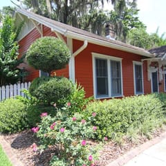 Downtown 2 BR Home w/ Yard + Work Space + Free Parking