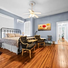 Downtown Apt near UF & Shands w/ Parking