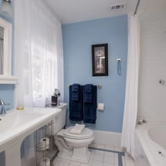 Downtown Beautiful 5 Bedroom with Large Yard