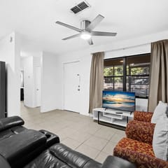 Downtown Duplex- Spacious and Comfy 2 Bedroom