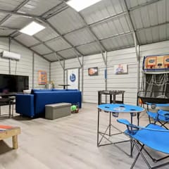 Gator Pad Near UF – Sleeps 7 w/ Game Room