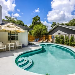 Stylish 3BR Pool Home+ Outdoor TVs