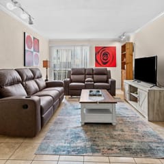 Walk to UF & Shands – Free Parking + Pool