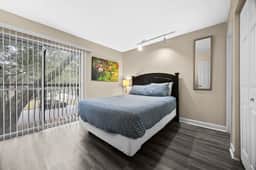1BR / 1B walking distance to Shands/UF/VA, Pool!
