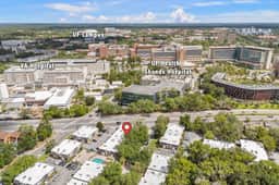 1BR / 1B walking distance to Shands/UF/VA, Pool!