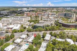 2BR / 1B Walk to Shands Hospital and UF Campus- Pool!