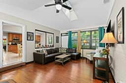 5 Bedroom House Walking Distance to UF/ Swamp