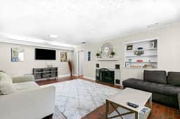 5 Bedroom House Walking Distance to UF/ Swamp