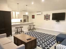 Beautiful Guest Studio- Sleeps 4- Walk to Stadium
