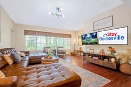Beautiful Home Walking Distance to UF Stadium