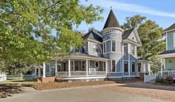 Beautiful, Historic 1 BR Apartment- Walk Downtown -The Turret