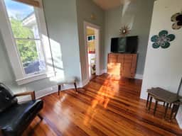 Beautiful, Historic 1 BR Apartment- Walk Downtown -The Turret