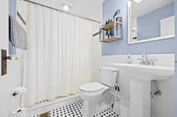 Downtown Apt near UF & Shands w/ Parking