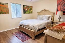 Large 1 BR Condo - Next to Oaks Mall and Hospital