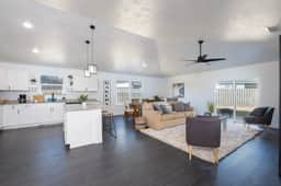 New Home- Sleeps 8 -Near Gainesville & Springs