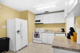 Spacious & Comfy 2 BR Duplex- Downtown