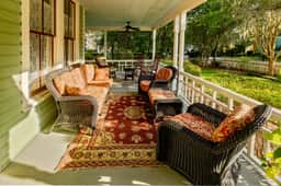 Sleeps 16 in Downtown Gainesville: 7 BR/ 7.5 BA, Huge Porches/ Perfect for Events