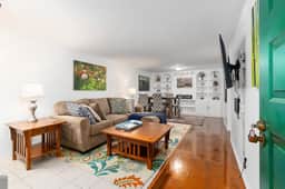 StayGainesville's Peaceful Condo Near UF / Shands