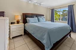 Walk to UF & Shands – Free Parking + Pool