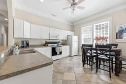 Sleeps 15 Walk to UF, Downtown 50 Restaurants near by - Image 3