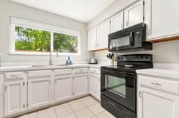 Near UF & Downtown | Spacious Home + Backyard - Image 5