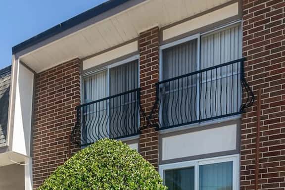 1 Bedroom Condo: Walk to Shands / UF / VA- Pool! - Image 1