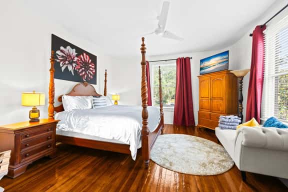 Beautiful Historic Downtown Apt - Walk Everywhere Penthouse - Image 1