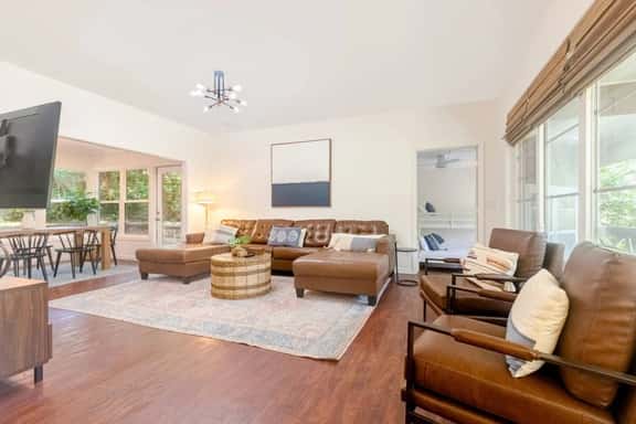 Beautiful Home Walking Distance to UF Stadium - Image 1