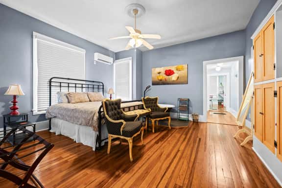 Downtown Apt near UF & Shands w/ Parking - Image 1