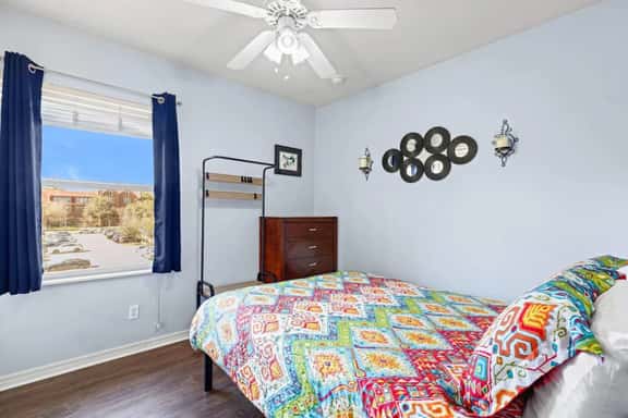 One Block to UF Campus! 1bed 1bath - Image 1