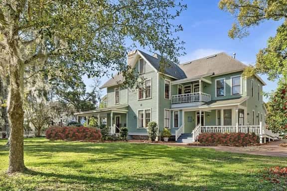 Sleeps 16 in Downtown Gainesville: 7 BR/ 7.5 BA, Huge Porches/ Perfect for Events - Image 1