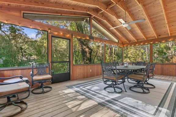Spacious 4BR Home Near UF - Perfect for Families - Image 1