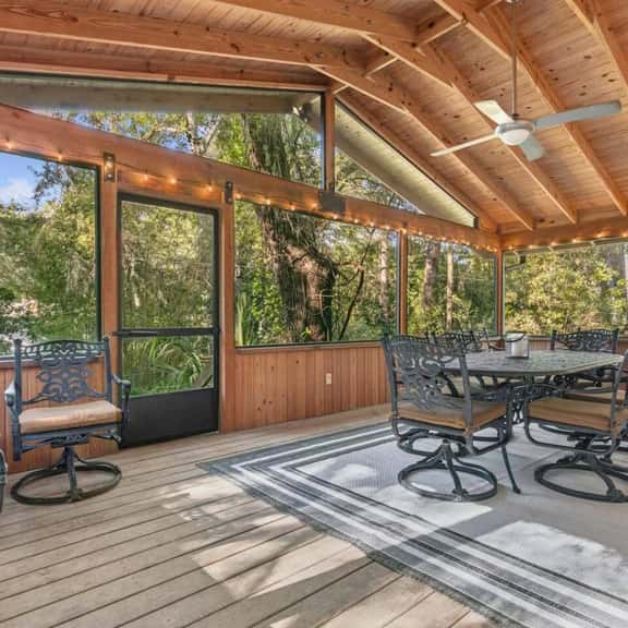 Spacious 4BR Home Near UF - Perfect for Families - Image 1