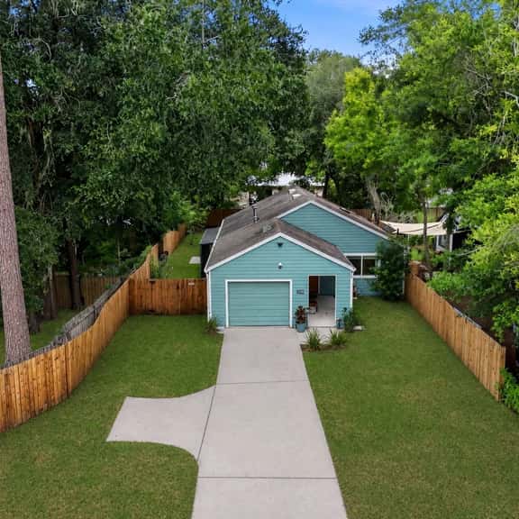 Near UF & Downtown | Spacious Home + Backyard - Image 1