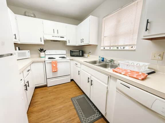 2 bed/1.5 bath next to Celebration Pointe + Butler Plaza + POOL!