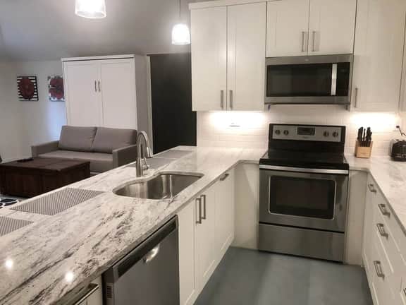Beautiful Guest Studio- Sleeps 4- Walk to Stadium