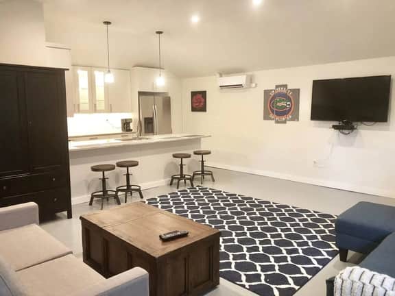 Beautiful Guest Studio- Sleeps 4- Walk to Stadium