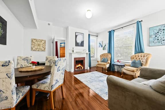 Beautiful Historic Downtown Apt - Walk Everywhere Penthouse