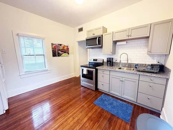 Beautiful Historic Downtown Apt - Walk Everywhere Penthouse