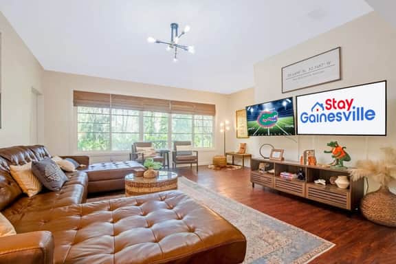 Beautiful Home Walking Distance to UF Stadium