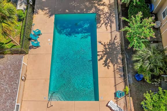 Cheerful 2 BR Townhome: Pool & Central Location!