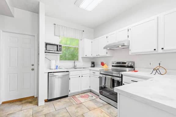 Cheerful 2 BR Townhome: Pool & Central Location!