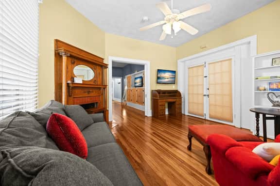 Downtown Apt near UF & Shands w/ Parking