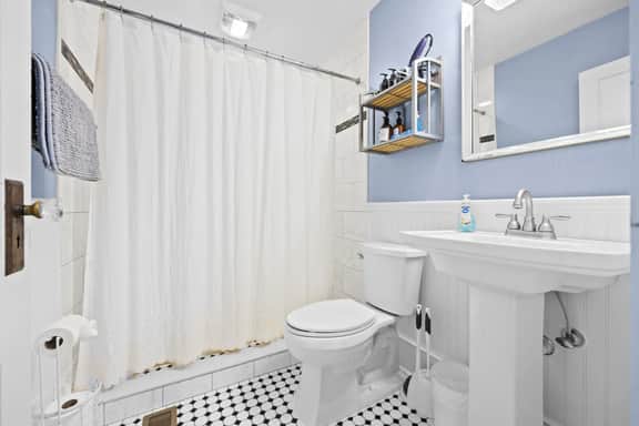 Downtown Apt near UF & Shands w/ Parking
