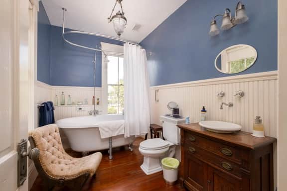 Downtown Beautiful 5 Bedroom with Large Yard