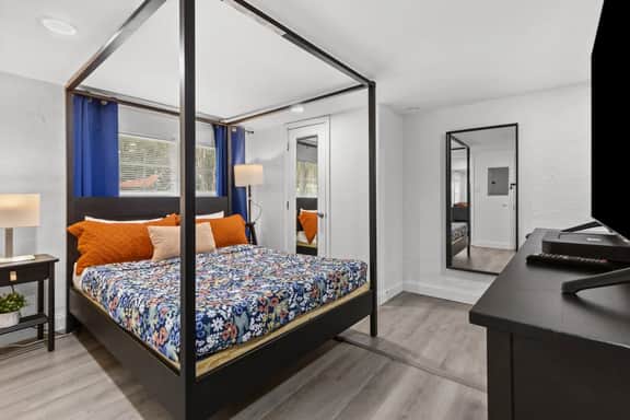 Gator Pad Near UF – Sleeps 7 w/ Game Room