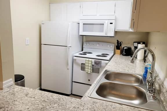 Large 1 BR Condo - Next to Oaks Mall and Hospital