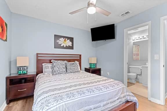 Quiet Peaceful Townhome 2 BR/ 2.5 Bath - Location!